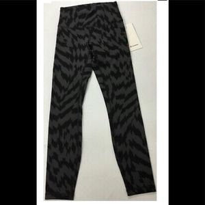 LuLu Lemon Wunder Train HR Tight 25”